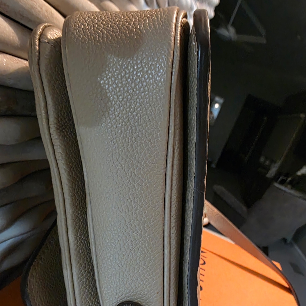Louis Vuitton Pochette Metis Crossbody Bag - Picture 9 of 16